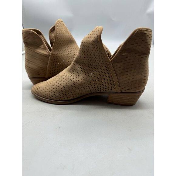 Tan Perforated Ankle Boots For Women Size 8.5 chunk 1" heal slip on V-sides READ - Picture 5 of 14